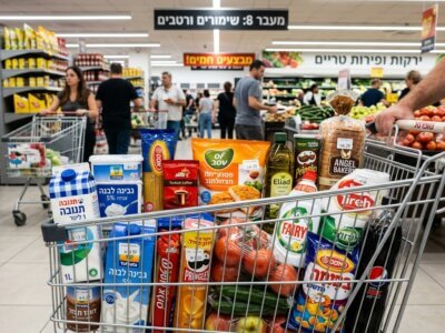 סל קניות בסופרמרקט - המלחמה על המחירים רק מתחממת