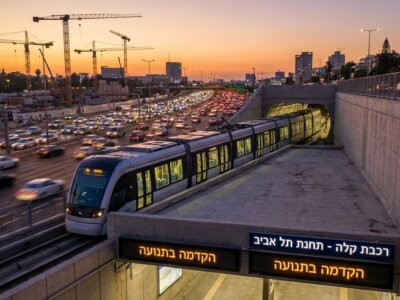 הדמיית רכבת מטרו ללא נהג יוצאת מתחנה תת-קרקעית בלב גוש דן (אילוסטרציה)